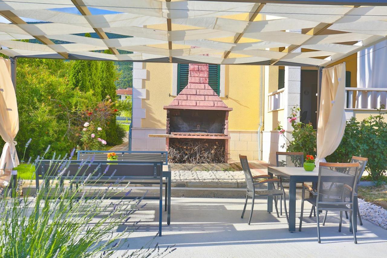 Apartament Maris *