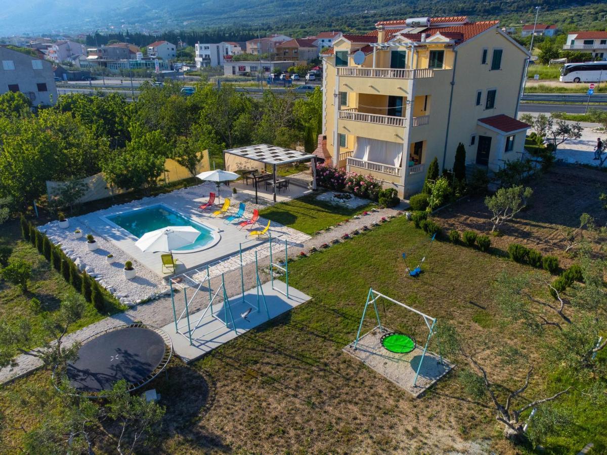 Apartament Maris *