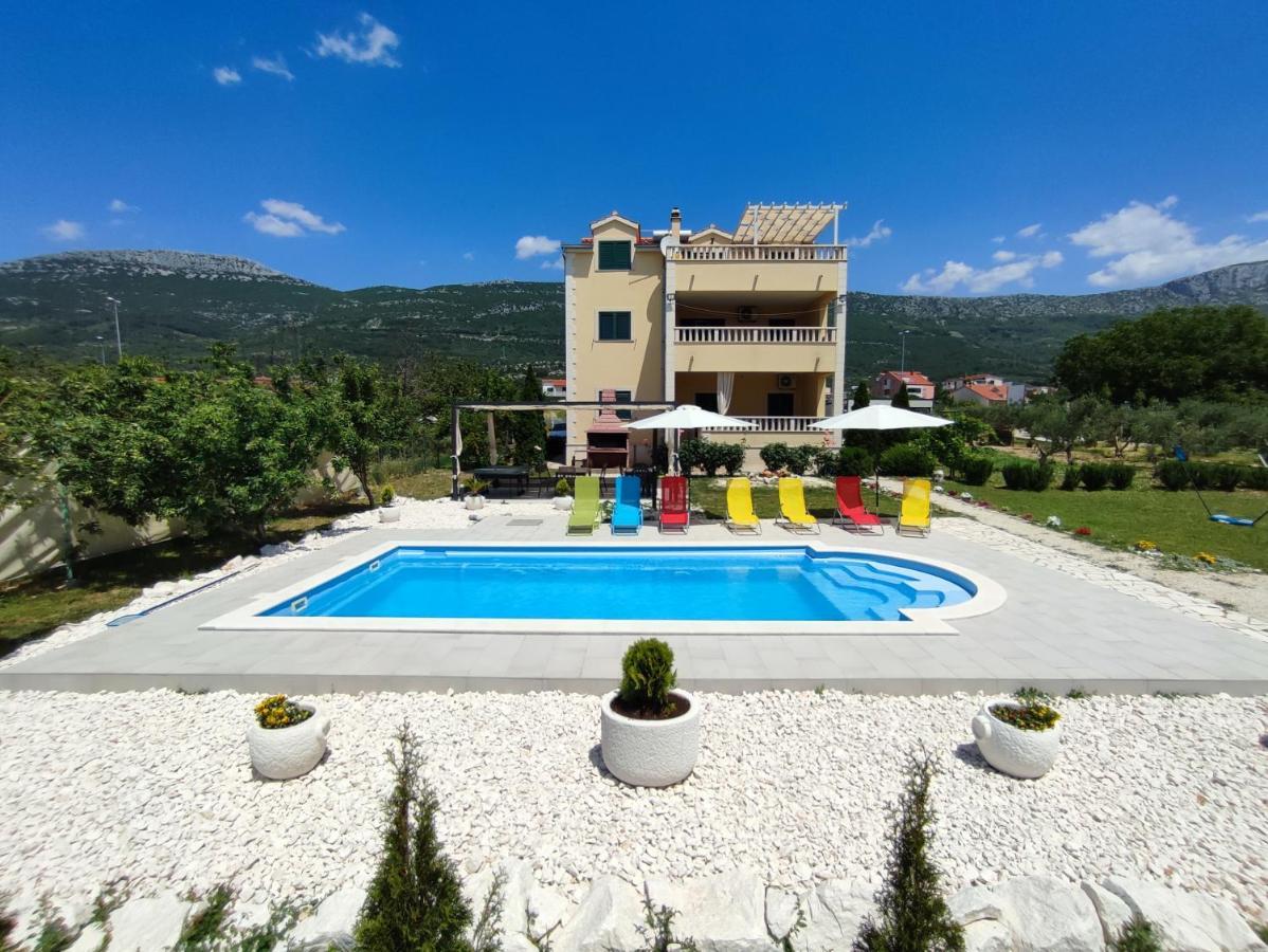 Apartament Maris *
